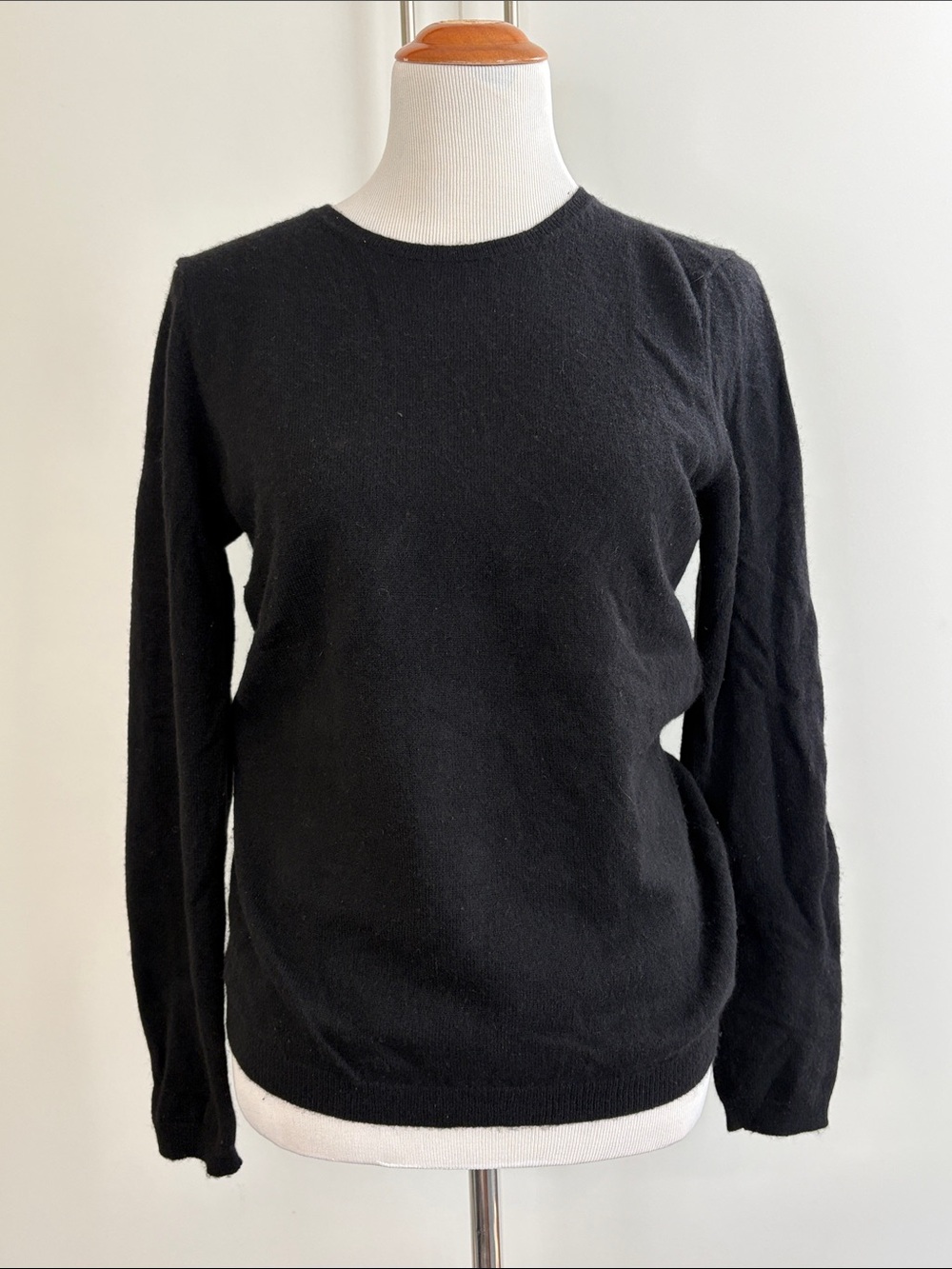 Neiman Marcus Black Crewneck 100% Cashmere Sweater M